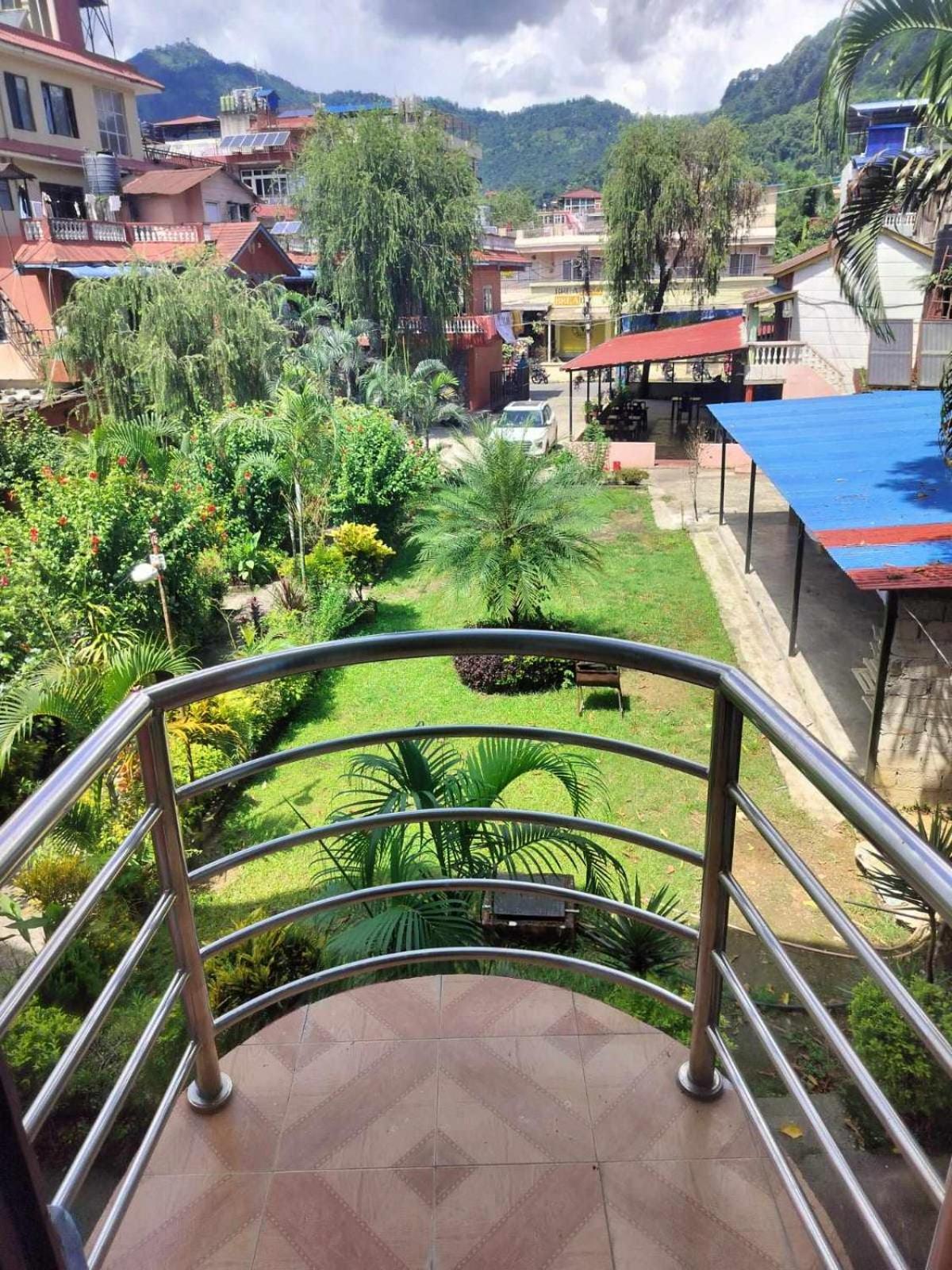Hotel New Elia Pokhara Exterior foto